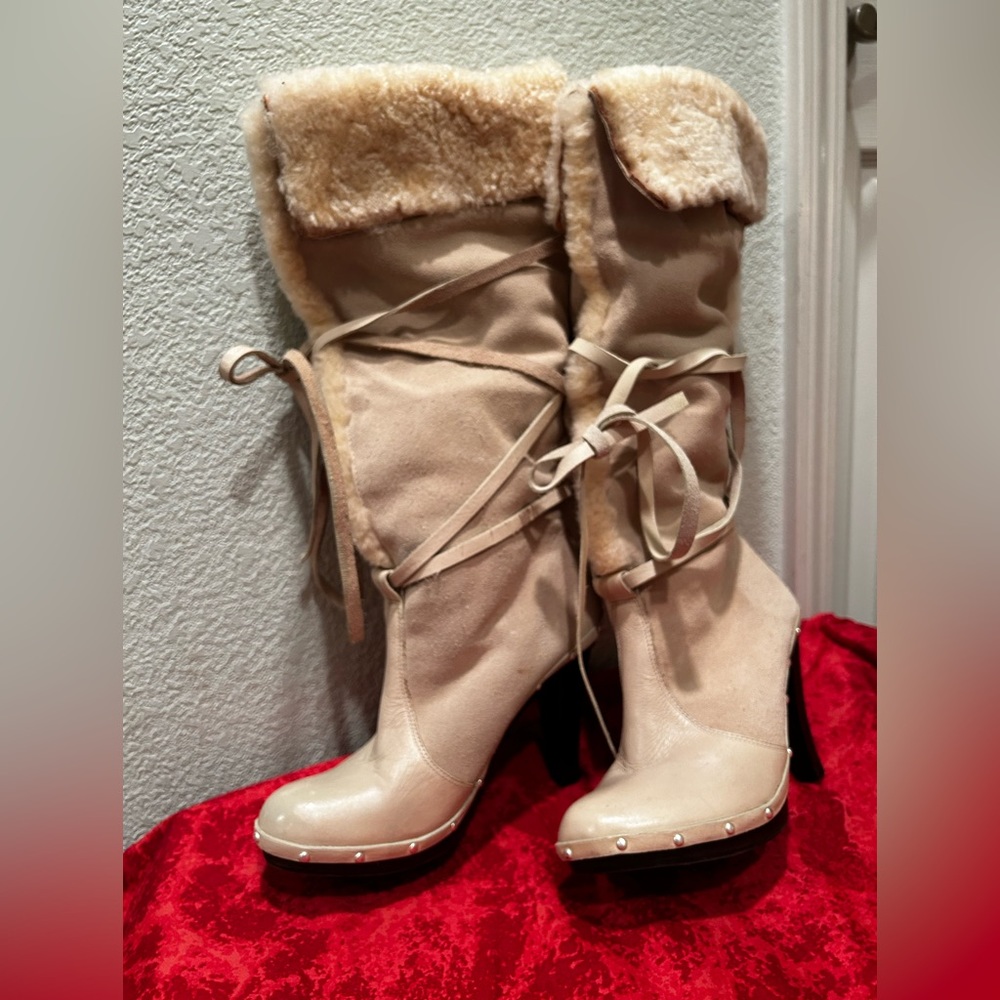 Michael Kors Suede boots , fleece lining.  3 inch heel. Excellent condition - Picture 3 of 6